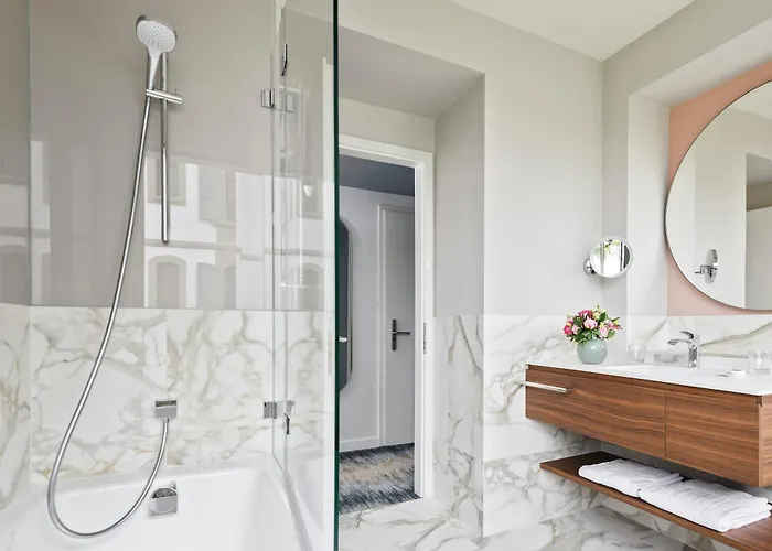 Отель Angleterre 4*